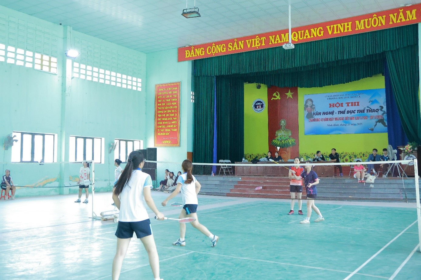 Sôi nổi Giải thể thao chào mừng kỷ niệm 43 năm Ngày Nhà giáo Việt Nam (20/11/1982 -20/11/2025)