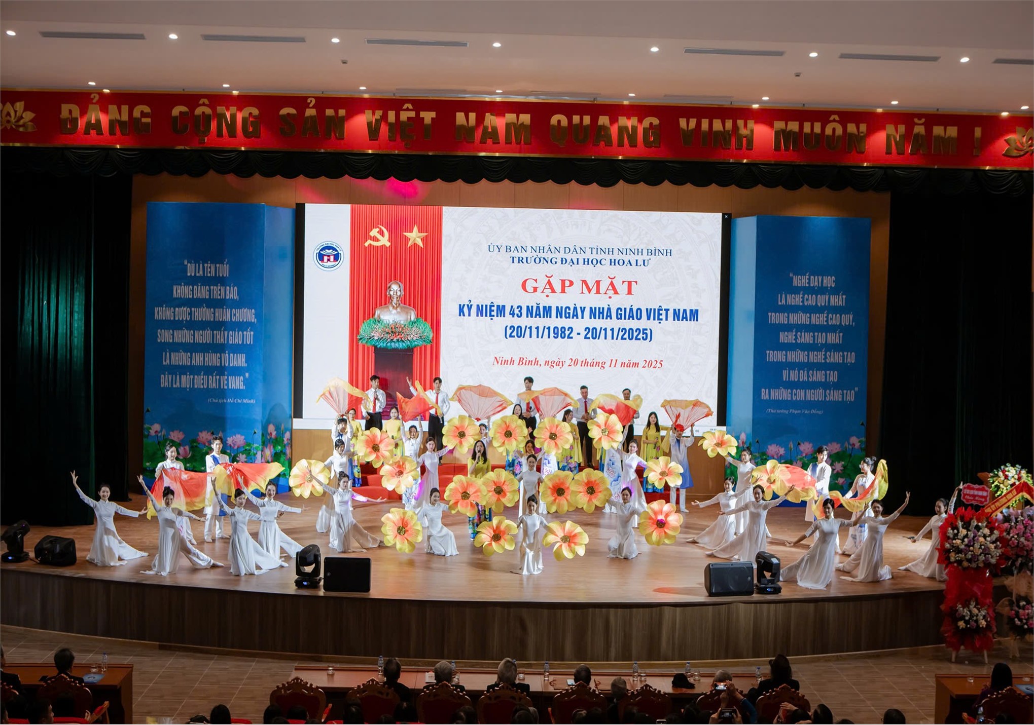 Trường Đại học Hoa Lư tổ chức Lễ Kỷ niệm 43 năm ngày Nhà giáo Việt Nam (20/11/1982-20/11/2025)