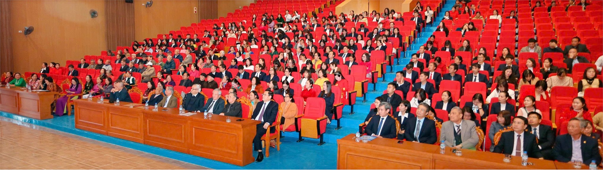 Trường Đại học Hoa Lư tổ chức Lễ Kỷ niệm 43 năm ngày Nhà giáo Việt Nam (20/11/1982-20/11/2025)