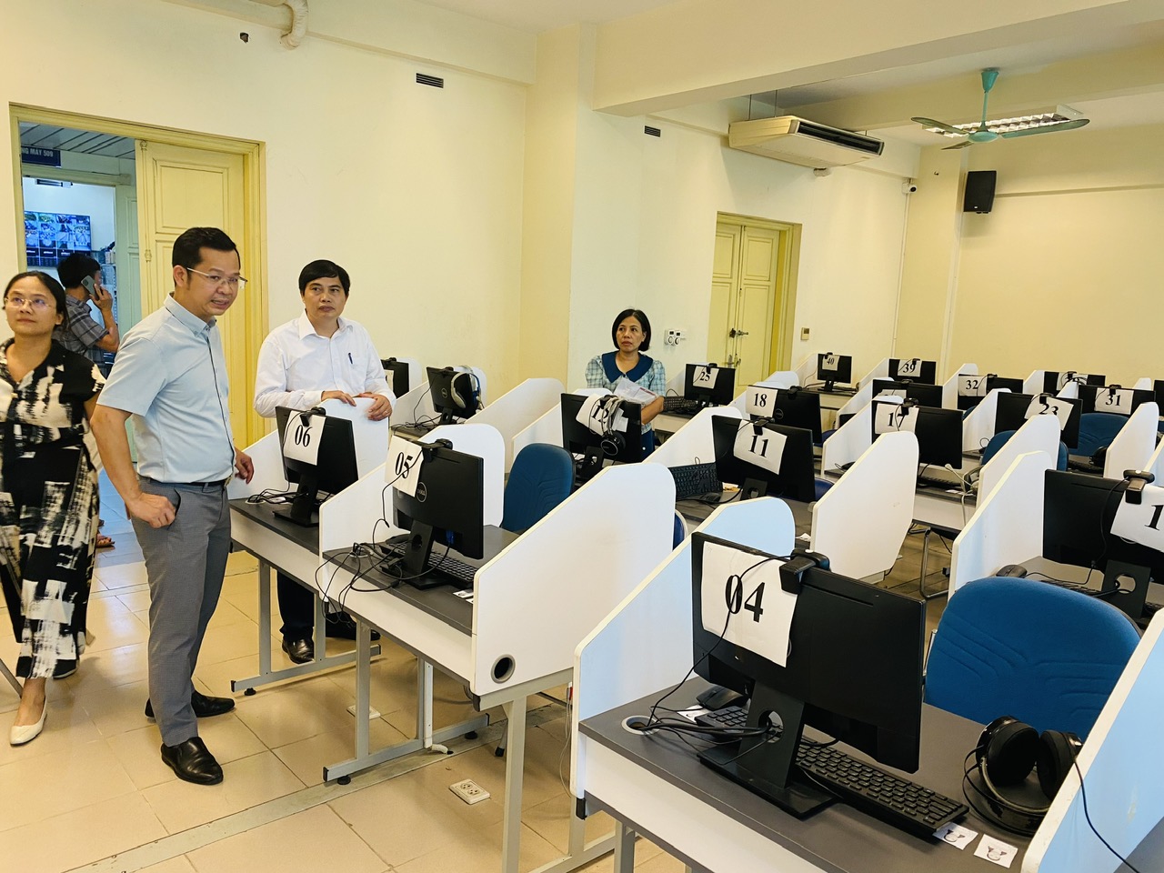 ĐOÀN CÔNG TÁC HỌC TẬP KINH NGHIỆM VỀ ĐÀO TẠO NGÀNH CNTT VÀ QUẢN LÝ HỆ THỐNG PHÒNG MÁY