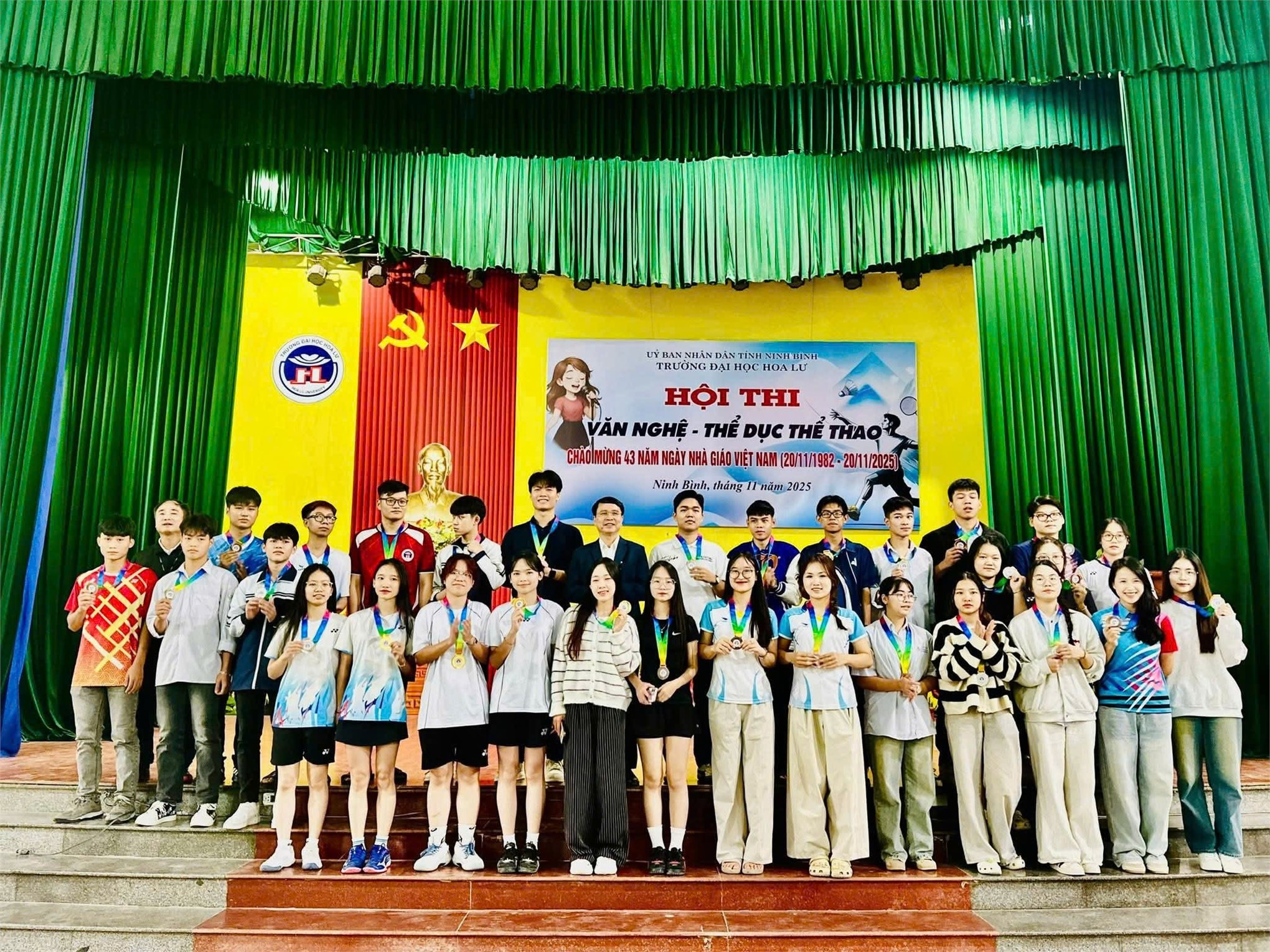 SINH VIÊN KHOA SƯ PHẠM TIỂU HỌC – MẦM NON VỚI HOẠT ĐỘNG CHÀO MỪNG NGÀY NHÀ GIÁO VIỆT NAM 20/11