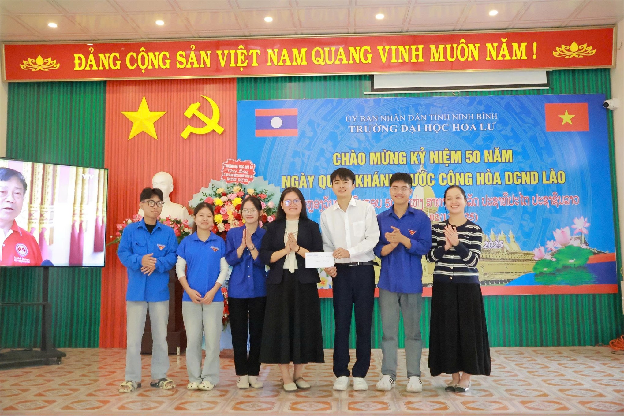 Trường Đại học Hoa Lư chào mừng kỷ niệm 50 năm Quốc khánh nước CHDCND Lào