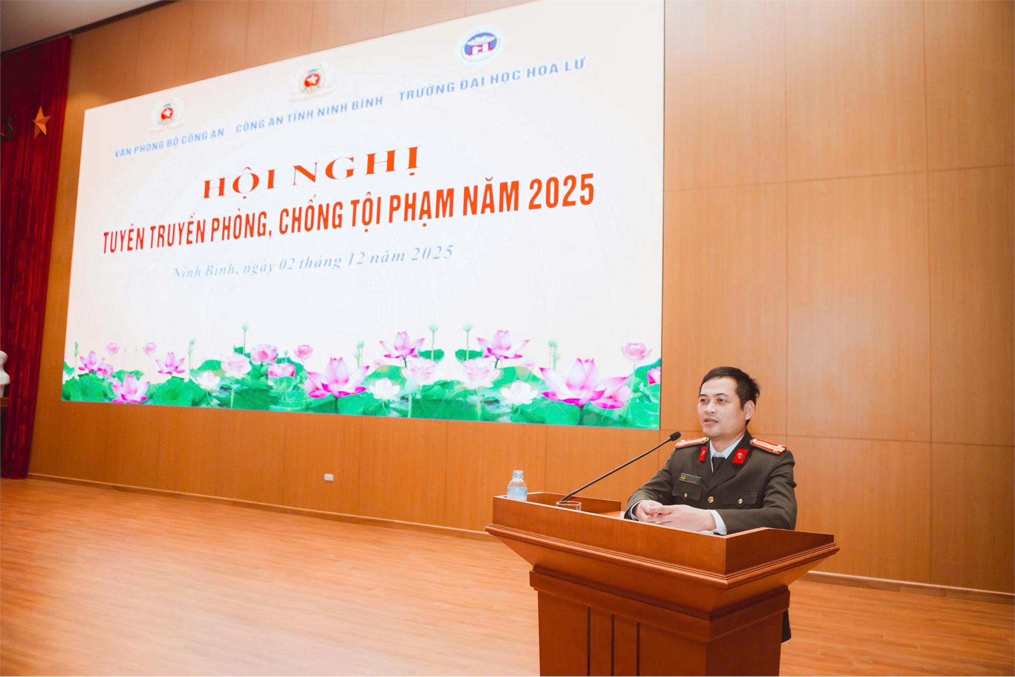 Trường Đại học Hoa Lư phối hợp cùng Bộ Công an và Công an Tỉnh Ninh Bình tổ chức Hội nghị tuyên truyền, phòng chống tội phạm năm 2025