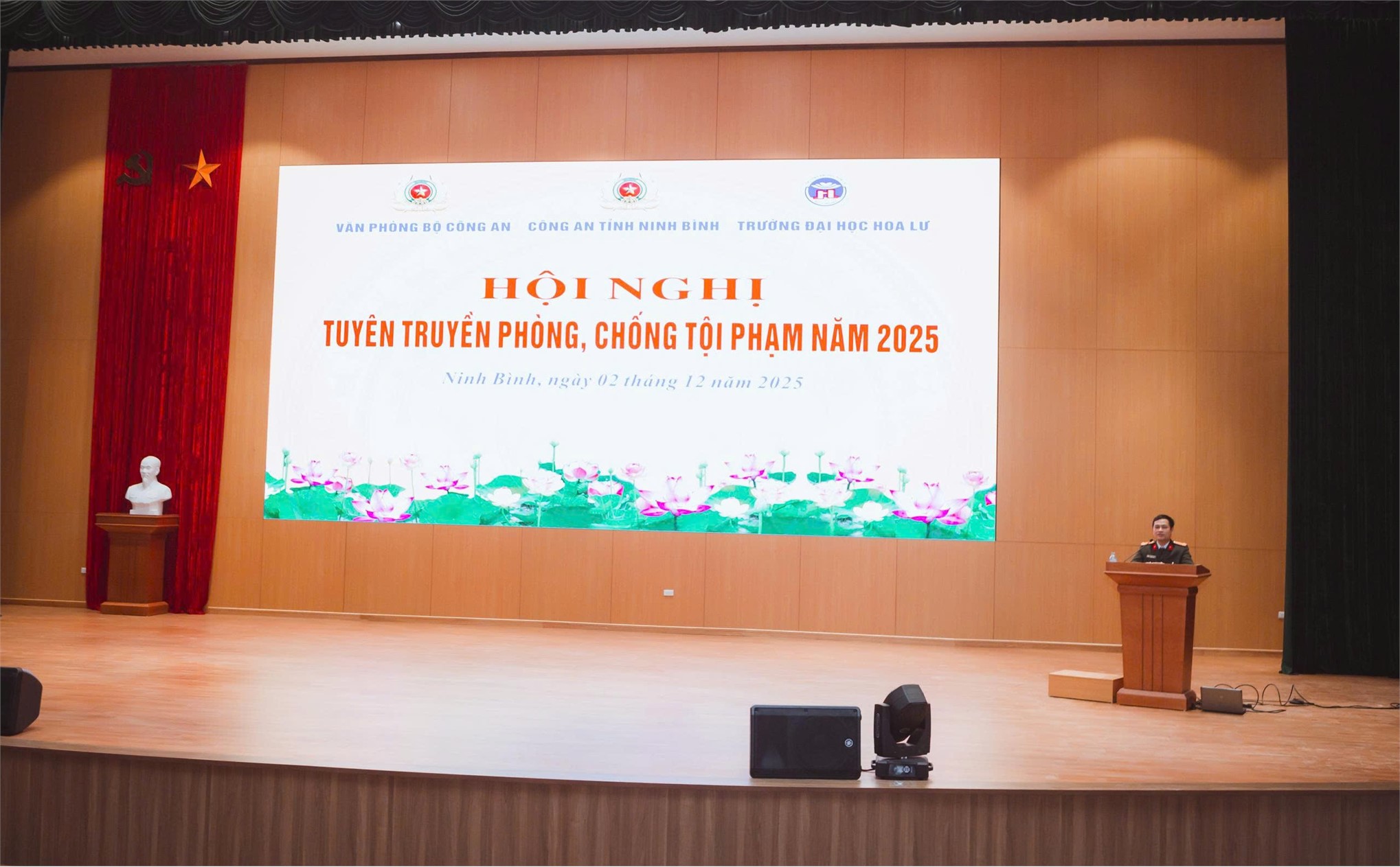 Trường Đại học Hoa Lư phối hợp cùng Bộ Công an và Công an Tỉnh Ninh Bình tổ chức Hội nghị tuyên truyền, phòng chống tội phạm năm 2025