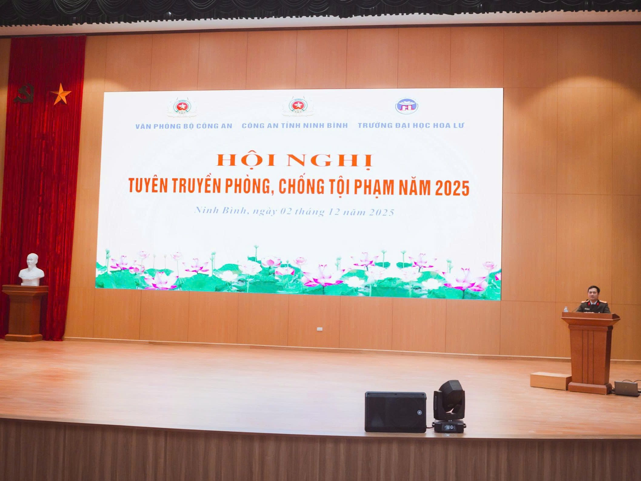 Trường Đại học Hoa Lư phối hợp cùng Bộ Công an và Công an Tỉnh Ninh Bình tổ chức Hội nghị tuyên truyền, phòng chống tội phạm năm 2025