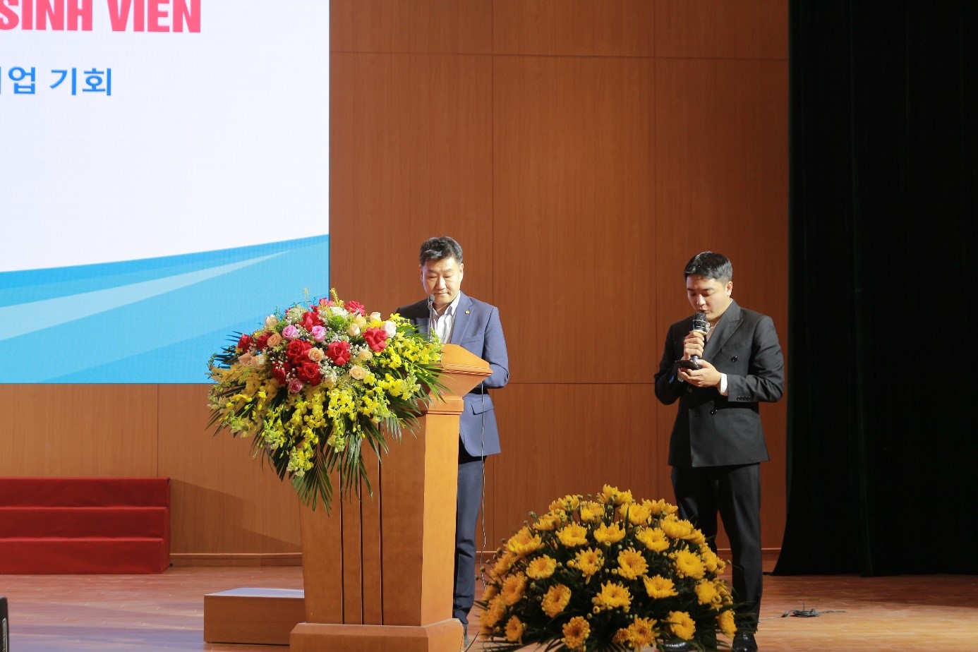 Trường Đại học Hoa Lư tổ chức Chường trình tư vấn hướng nghiệp và cơ hội học tập, việc làm quốc tế cho học sinh tại Trường Đại học Hoseo Hàn Quốc