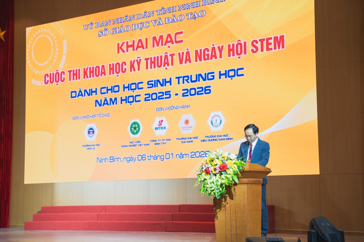 Khai mạc Cuộc thi Khoa học kỹ thuật và Ngày hội STEM học sinh trung học tỉnh Ninh Bình năm học 2025-2026 tại Trường Đại học Hoa Lư
