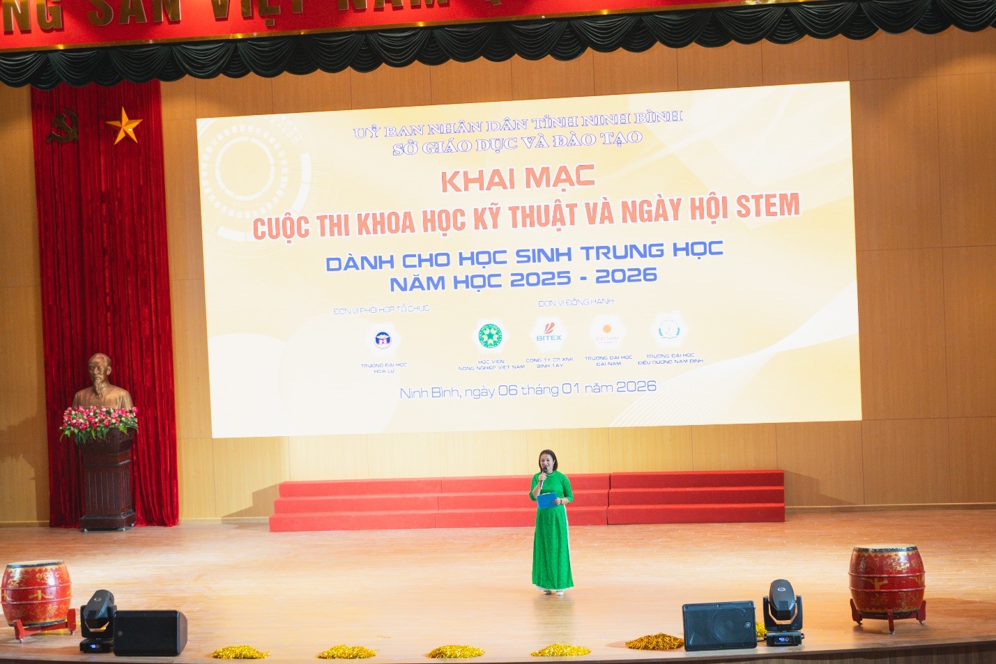 Khai mạc Cuộc thi Khoa học kỹ thuật và Ngày hội STEM học sinh trung học tỉnh Ninh Bình năm học 2025-2026 tại Trường Đại học Hoa Lư