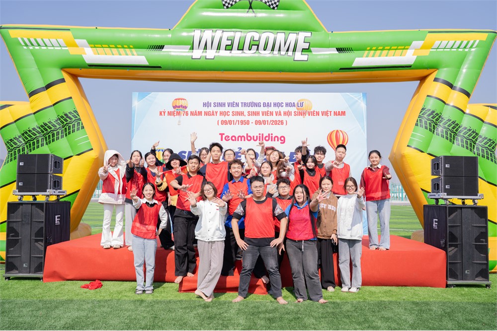 Sinh viên Trường Đại học Hoa Lư sôi nổi tham gia hoạt động Team Building nhân dịp Kỷ niệm 76 năm ngày truyền thống học sinh, sinh viên và Hội sinh viên Việt Nam