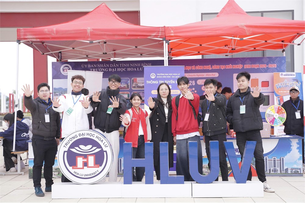 TRƯỜNG ĐẠI HỌC HOA LƯ ĐẨY MẠNH TUYÊN TRUYỀN TUYỂN SINH TẠI CUỘC THI KHOA HỌC KỸ THUẬT VÀ NGÀY HỘI STEM CHO HỌC SINH TRUNG HỌC NĂM HỌC 2025–2026