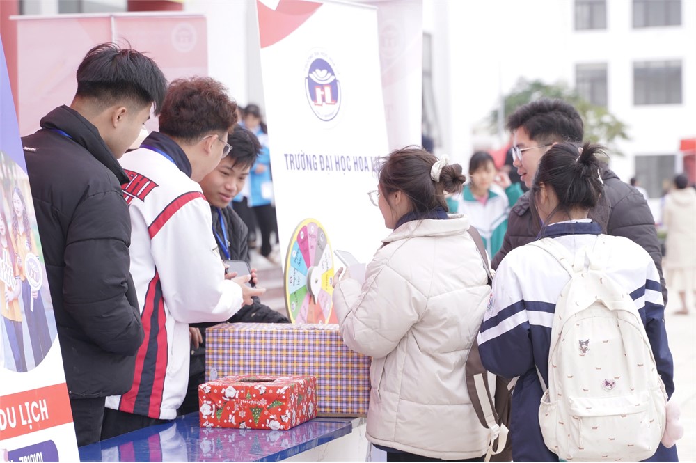 TRƯỜNG ĐẠI HỌC HOA LƯ ĐẨY MẠNH TUYÊN TRUYỀN TUYỂN SINH TẠI CUỘC THI KHOA HỌC KỸ THUẬT VÀ NGÀY HỘI STEM CHO HỌC SINH TRUNG HỌC NĂM HỌC 2025–2026