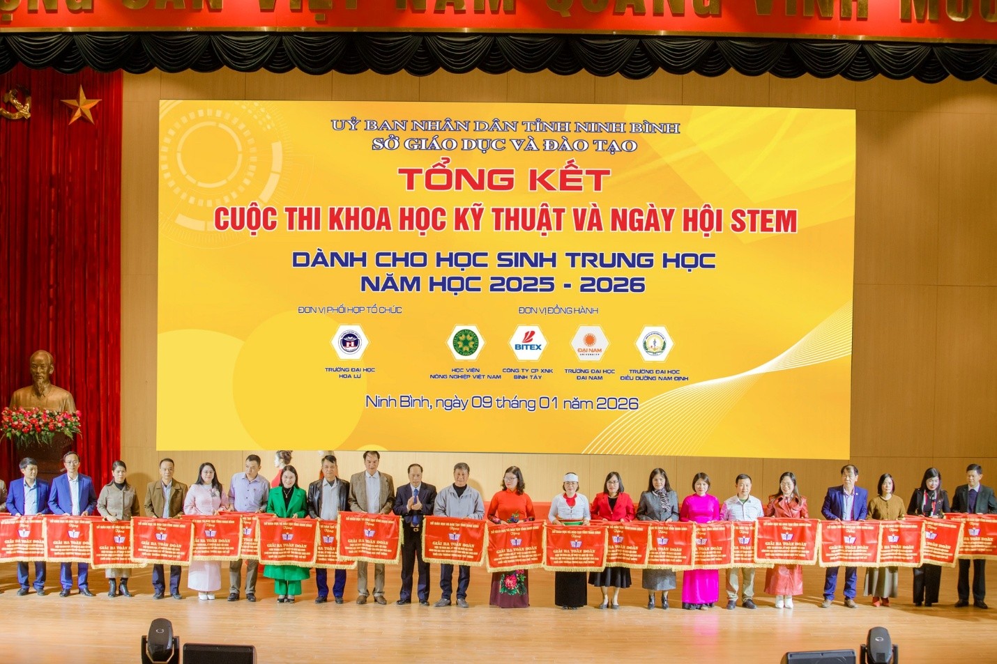 Tổng kết Cuộc thi khoa học kỹ thuật cấp tỉnh và ngày hội STEM dành cho học sinh Trung học năm học 2025-2026 tỉnh Ninh Bình tại Trường Đại học Hoa Lư