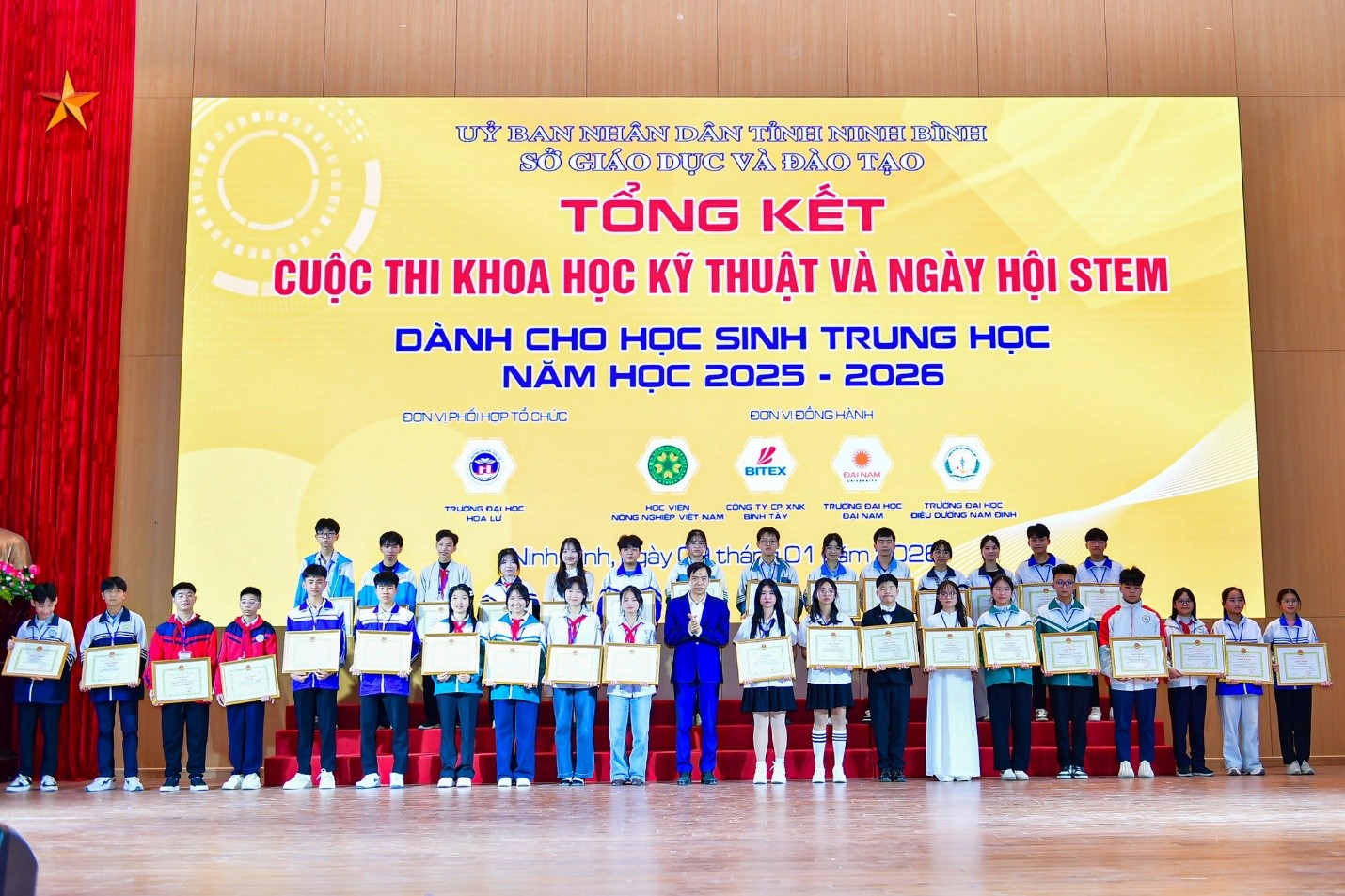 Tổng kết Cuộc thi khoa học kỹ thuật cấp tỉnh và ngày hội STEM dành cho học sinh Trung học năm học 2025-2026 tỉnh Ninh Bình tại Trường Đại học Hoa Lư