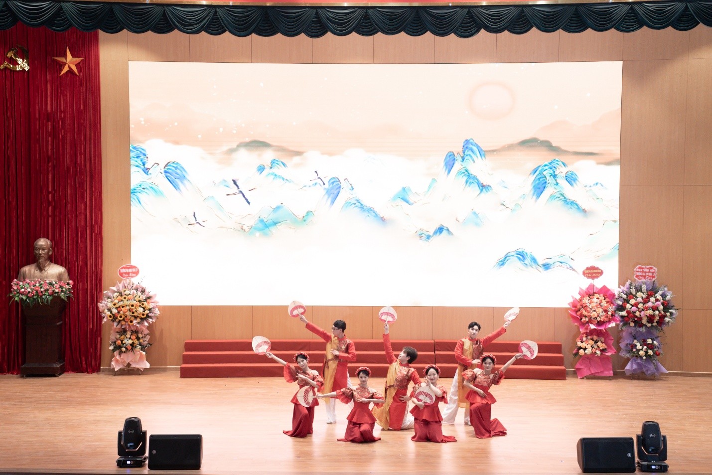 Hội Sinh viên Trường Đại học Hoa Lư tổ chức Chương trình kỷ niệm 76 năm ngày truyền thống học sinh, sinh viên và Hội sinh viên Việt Nam (09/01/1950 – 09/01/2026)