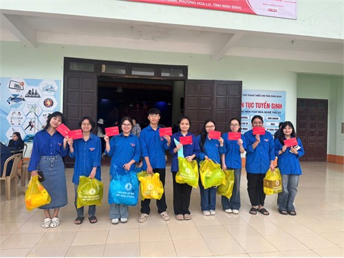 SINH VIÊN TRƯỜNG ĐẠI HỌC HOA LƯ HƯỞNG ỨNG “CHỦ NHẬT ĐỎ” 2026