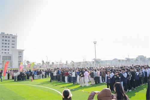 SINH VIÊN TRƯỜNG ĐẠI HỌC HOA LƯ SÔI NỔI THAM GIA HOẠT ĐỘNG TEAM BUILDING HƯỚNG TỚI KỶ NIỆM 76 NĂM NGÀY TRUYỀN THỐNG HỌC SINH, SINH VIÊN VÀ HỘI SINH VIÊN VIỆT NAM (09/01/1950 – 09/01/2026)