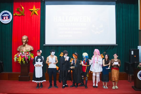 SÔI ĐỘNG ĐÊM HỘI HALLOWEEN NIGHT 2025 TẠI TRƯỜNG ĐẠI HỌC HOA LƯ