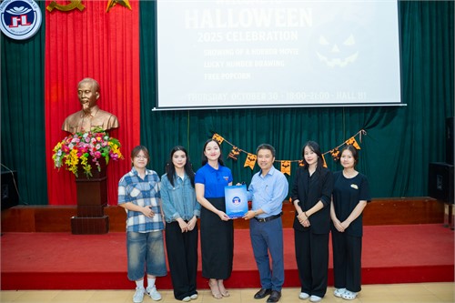 SÔI ĐỘNG ĐÊM HỘI HALLOWEEN NIGHT 2025 TẠI TRƯỜNG ĐẠI HỌC HOA LƯ