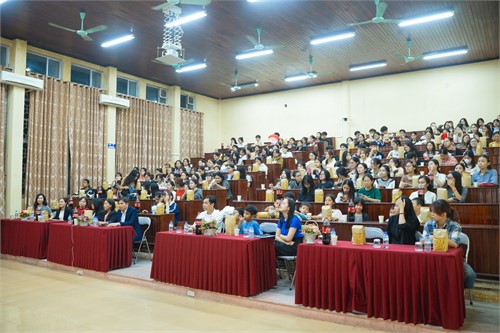 SÔI ĐỘNG ĐÊM HỘI HALLOWEEN NIGHT 2025 TẠI TRƯỜNG ĐẠI HỌC HOA LƯ