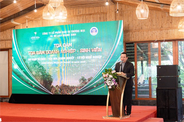 SINH VIÊN DU LỊCH KHOÁ 17 THAM QUAN THỰC TẾ TẠI CÔNG TY CỔ PHẦN DỊCH VỤ THƯƠNG MẠI VÀ DU LỊCH DOANH SINH