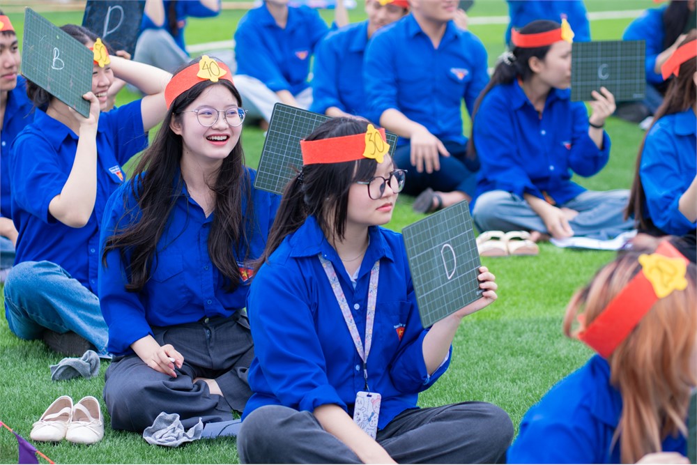 Rung chuông vàng - Dấu ấn trí tuệ của tuổi trẻ Trường Đại học Hoa Lư chào mừng 95 năm ngày Thành lập Đoàn TNCS Hồ Chí Minh