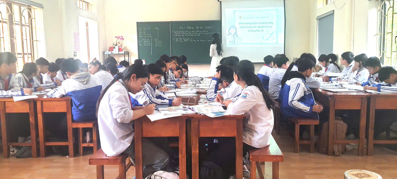 HOẠT ĐỘNG THI GIẢNG - SÂN CHƠI RÈN LUYỆN KỸ NĂNG NGHỀ NGHIỆP CHO SINH VIÊN KHOA SƯ PHẠM TRUNG HỌC.