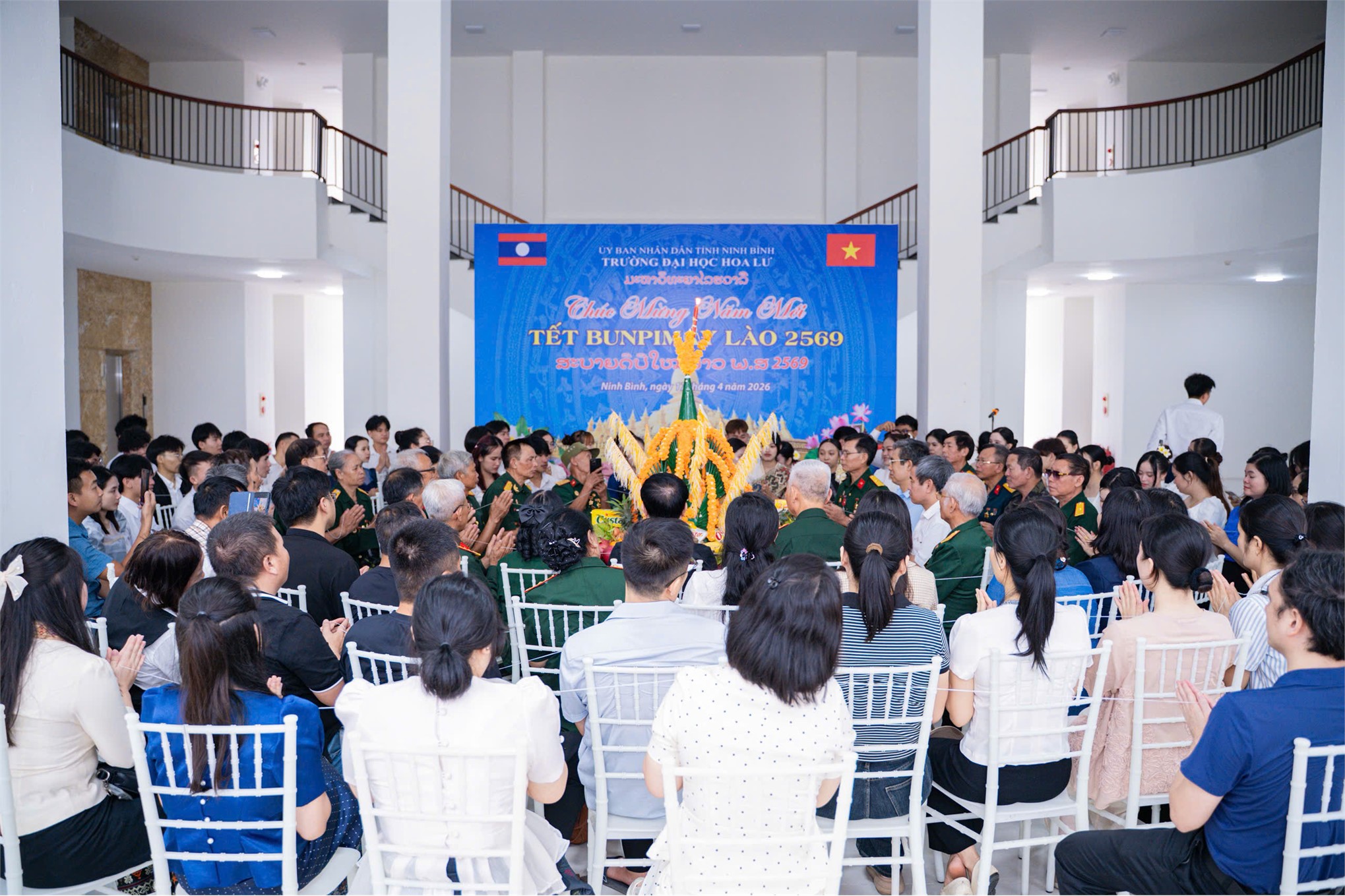 Sinh viên Lào tại trường Đại học Hoa Lư đón tết cổ truyền Bunpimay năm 2026