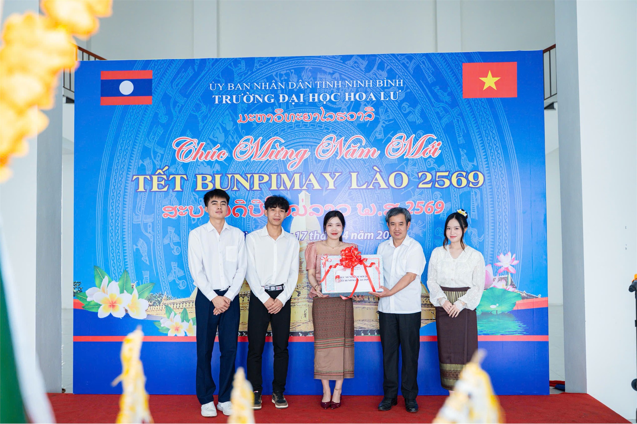 Sinh viên Lào tại trường Đại học Hoa Lư đón tết cổ truyền Bunpimay năm 2026
