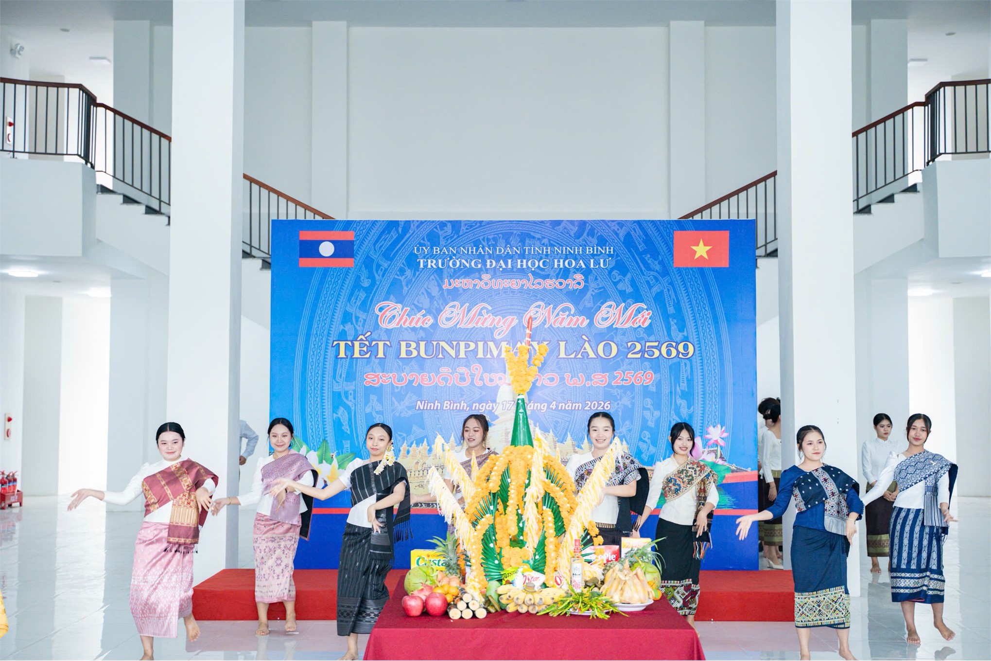 Sinh viên Lào tại trường Đại học Hoa Lư đón tết cổ truyền Bunpimay năm 2026