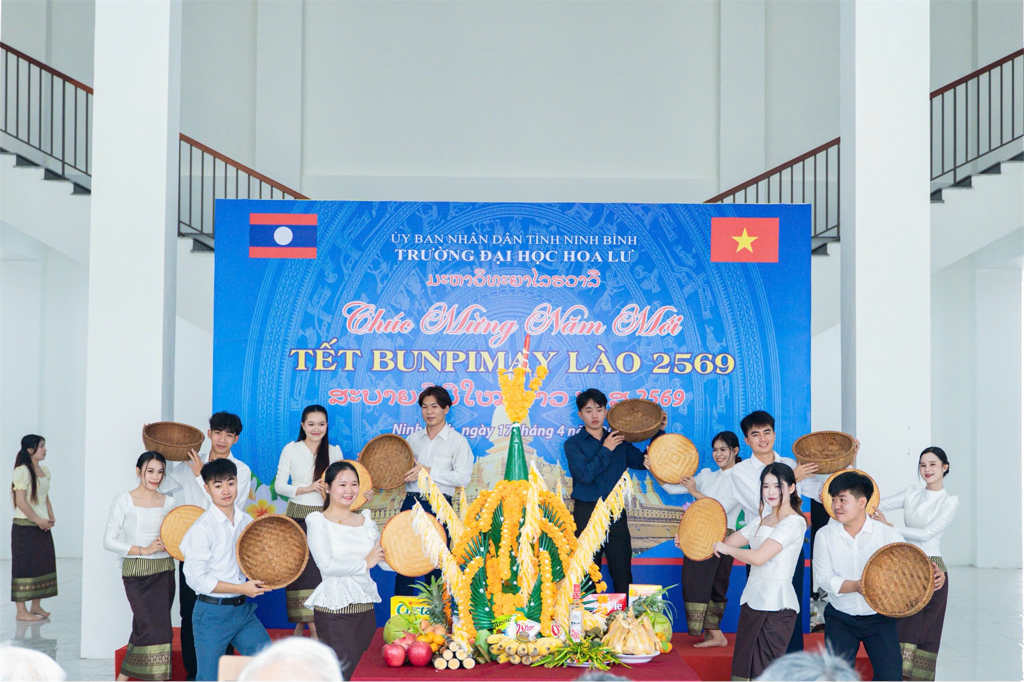 Sinh viên Lào tại trường Đại học Hoa Lư đón tết cổ truyền Bunpimay năm 2026