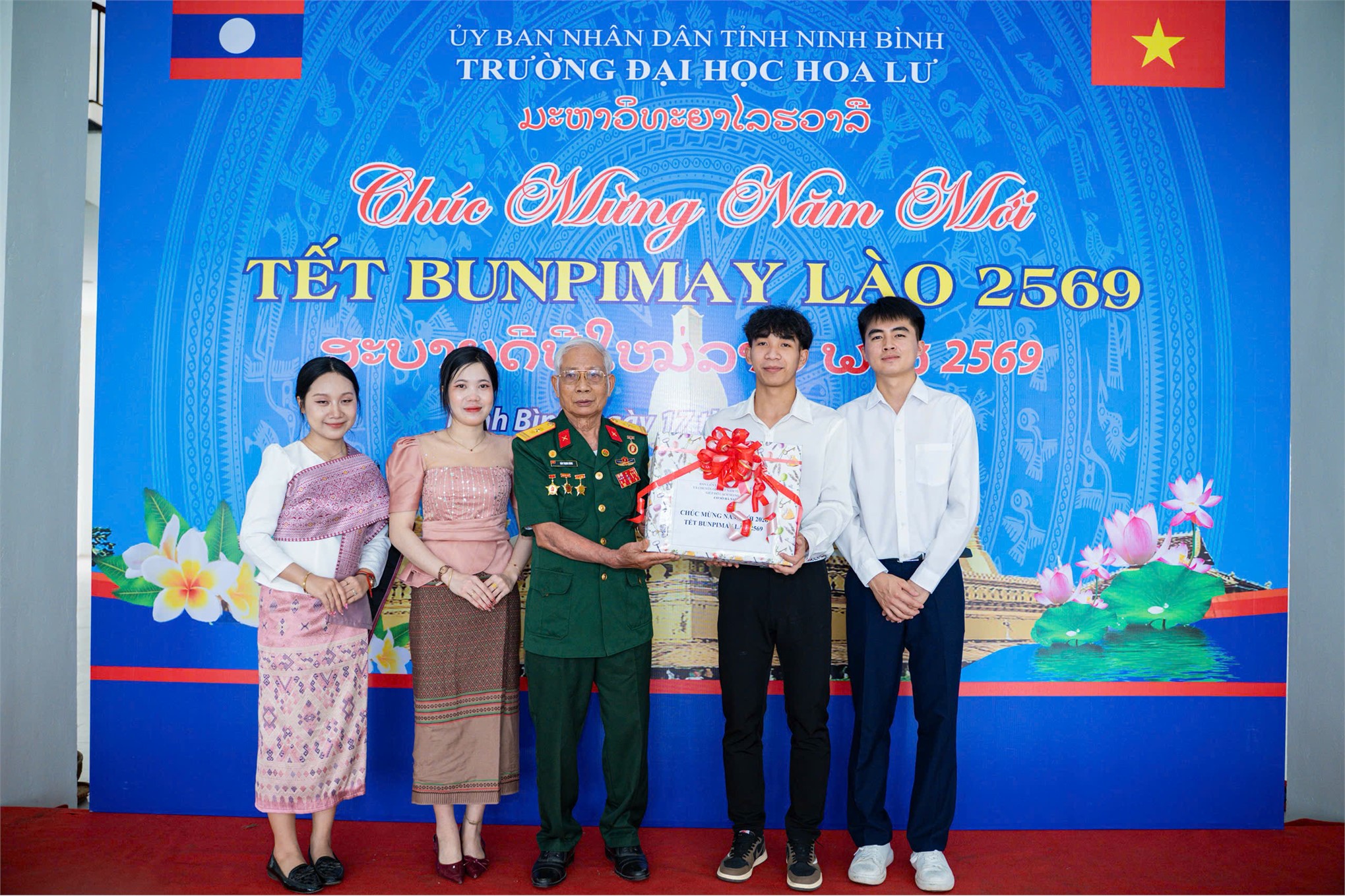 Sinh viên Lào tại trường Đại học Hoa Lư đón tết cổ truyền Bunpimay năm 2026