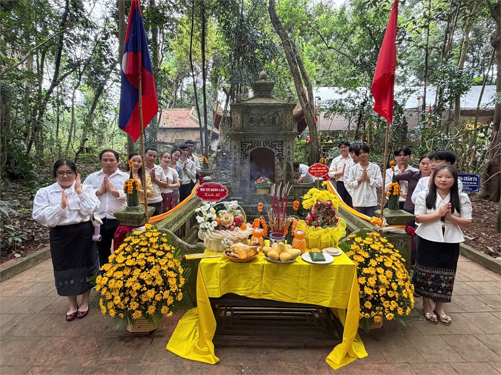 Sinh viên Trường Đại học Hoa Lư tham gia Lễ húy nhật Công chúa Nhồi Hoa năm 2026