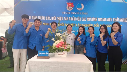 TUỔI TRẺ TRƯỜNG ĐẠI HỌC HOA LƯ SÔI NỔI THAM GIA LỄ HỘI HOA LƯ NĂM 2026