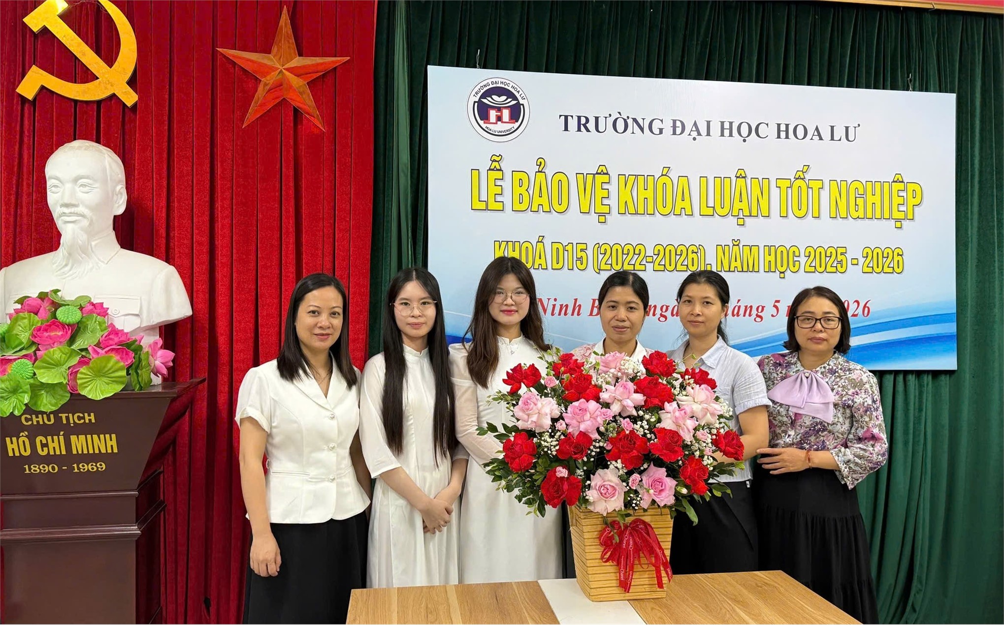 Sinh viên khóa D15 Trường Đại học Hoa Lư bảo vệ thành công khóa luận tốt nghiệp