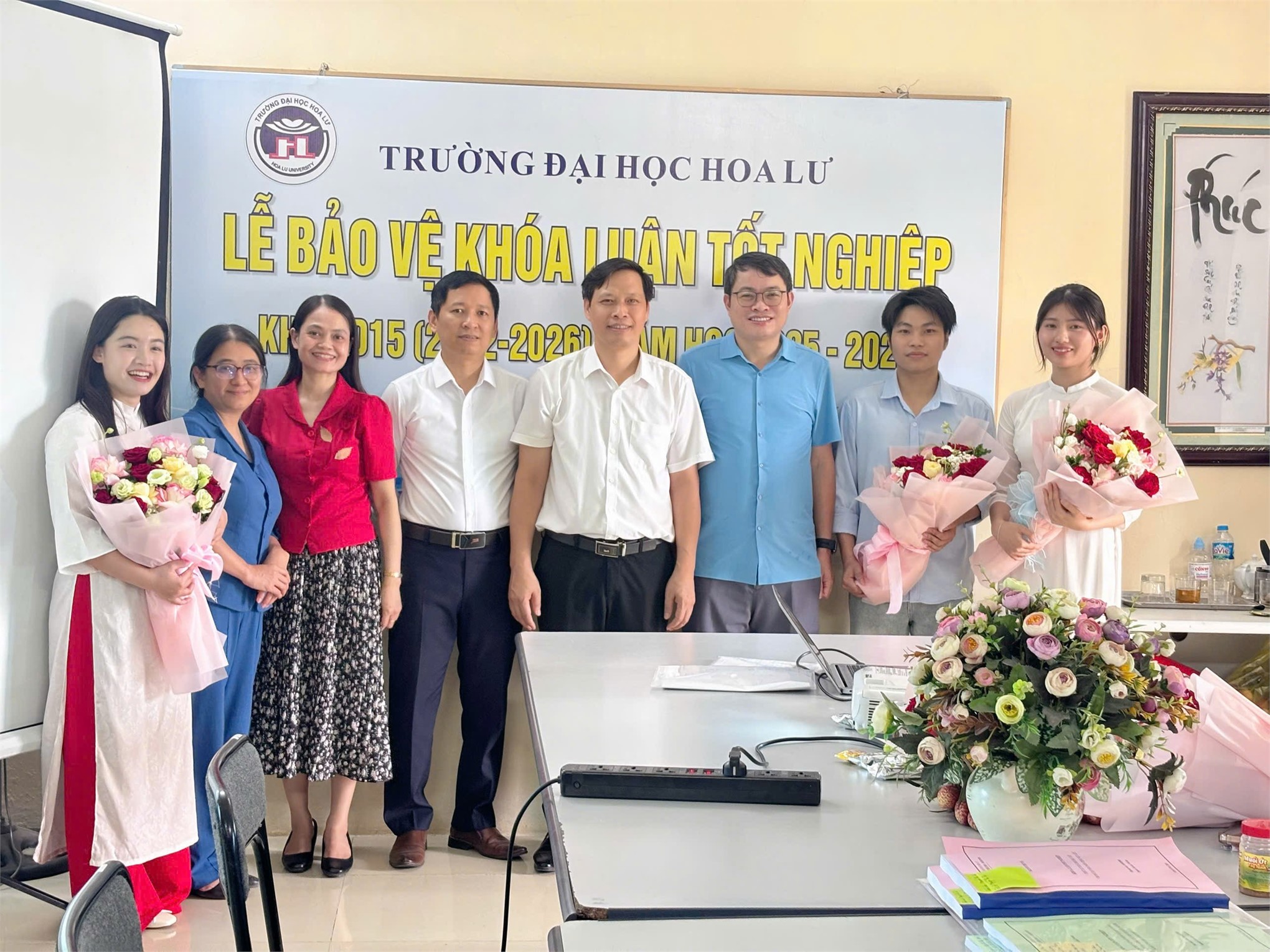 Sinh viên khóa D15 Trường Đại học Hoa Lư bảo vệ thành công khóa luận tốt nghiệp