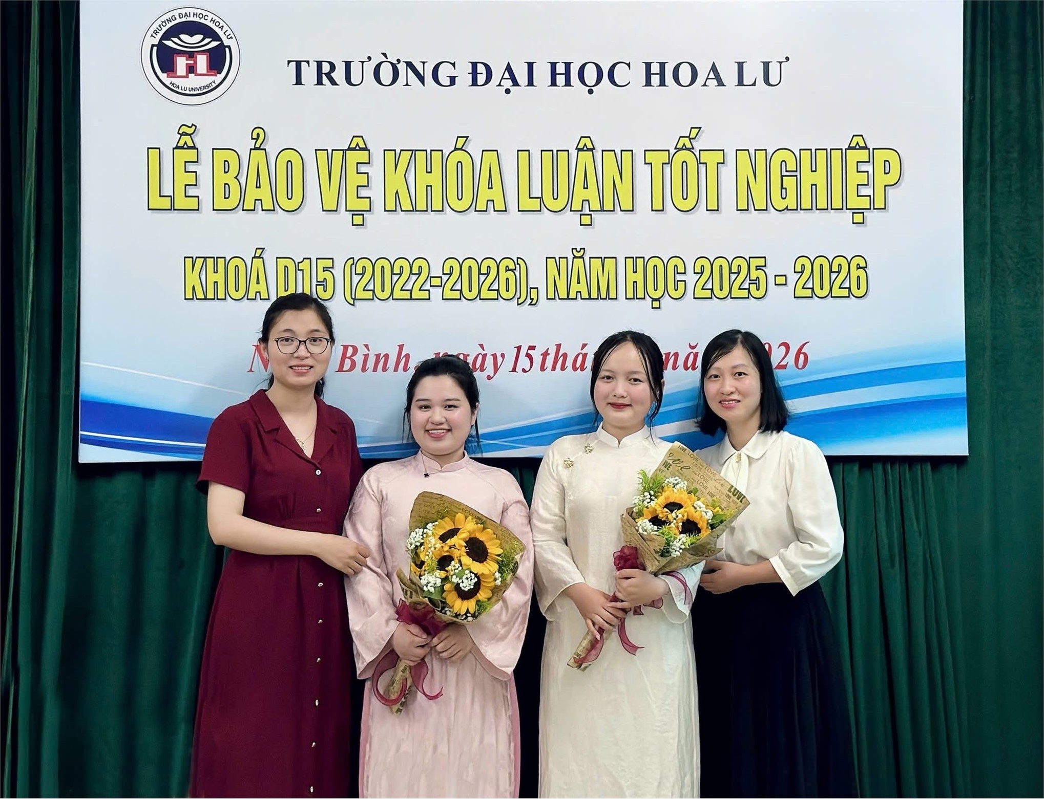 Sinh viên khóa D15 Trường Đại học Hoa Lư bảo vệ thành công khóa luận tốt nghiệp