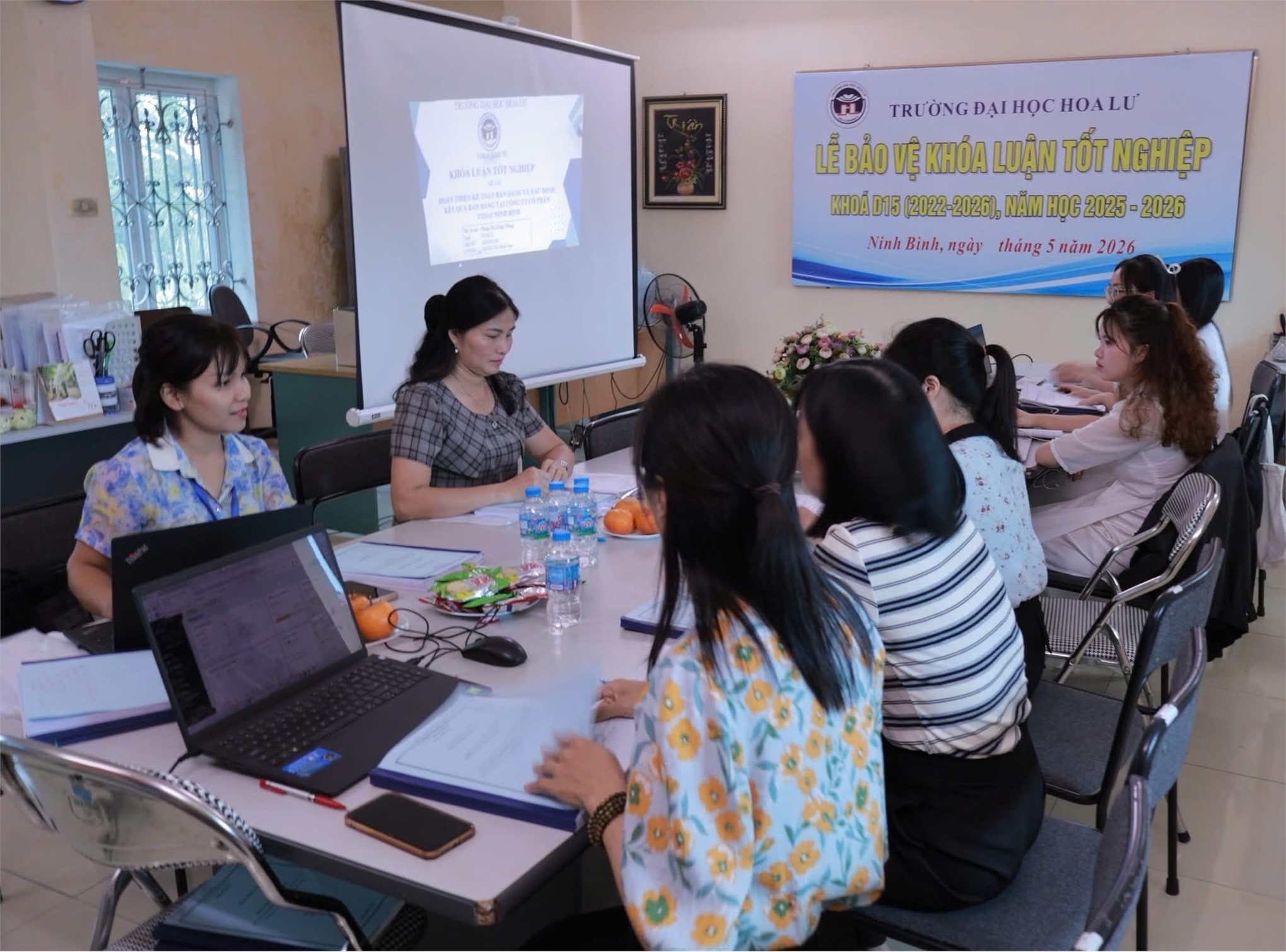 Sinh viên khóa D15 Trường Đại học Hoa Lư bảo vệ thành công khóa luận tốt nghiệp