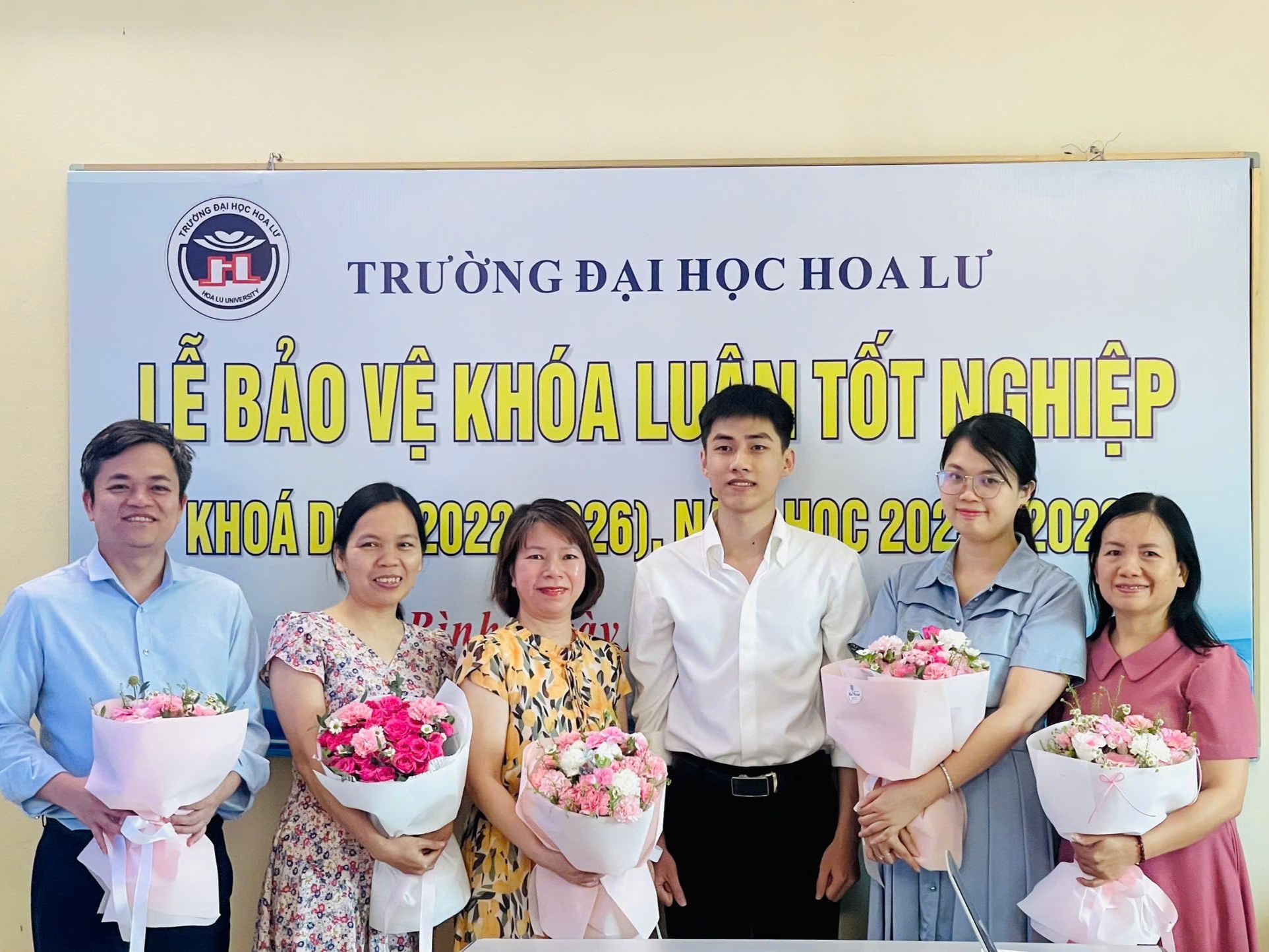 Sinh viên khóa D15 Trường Đại học Hoa Lư bảo vệ thành công khóa luận tốt nghiệp
