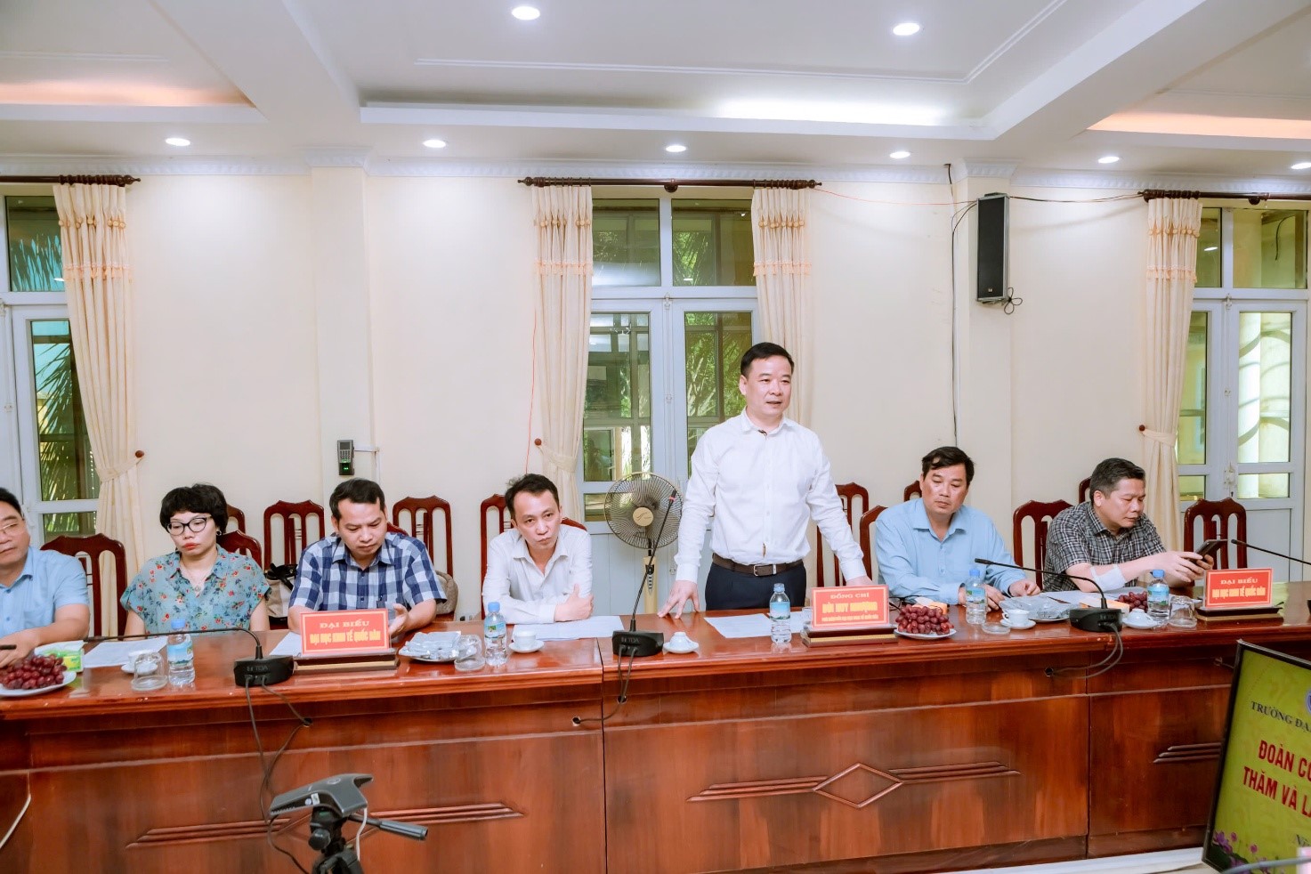 Đoàn công tác Đại học Kinh tế quốc dân thăm và làm việc với Trường Đại học Hoa Lư