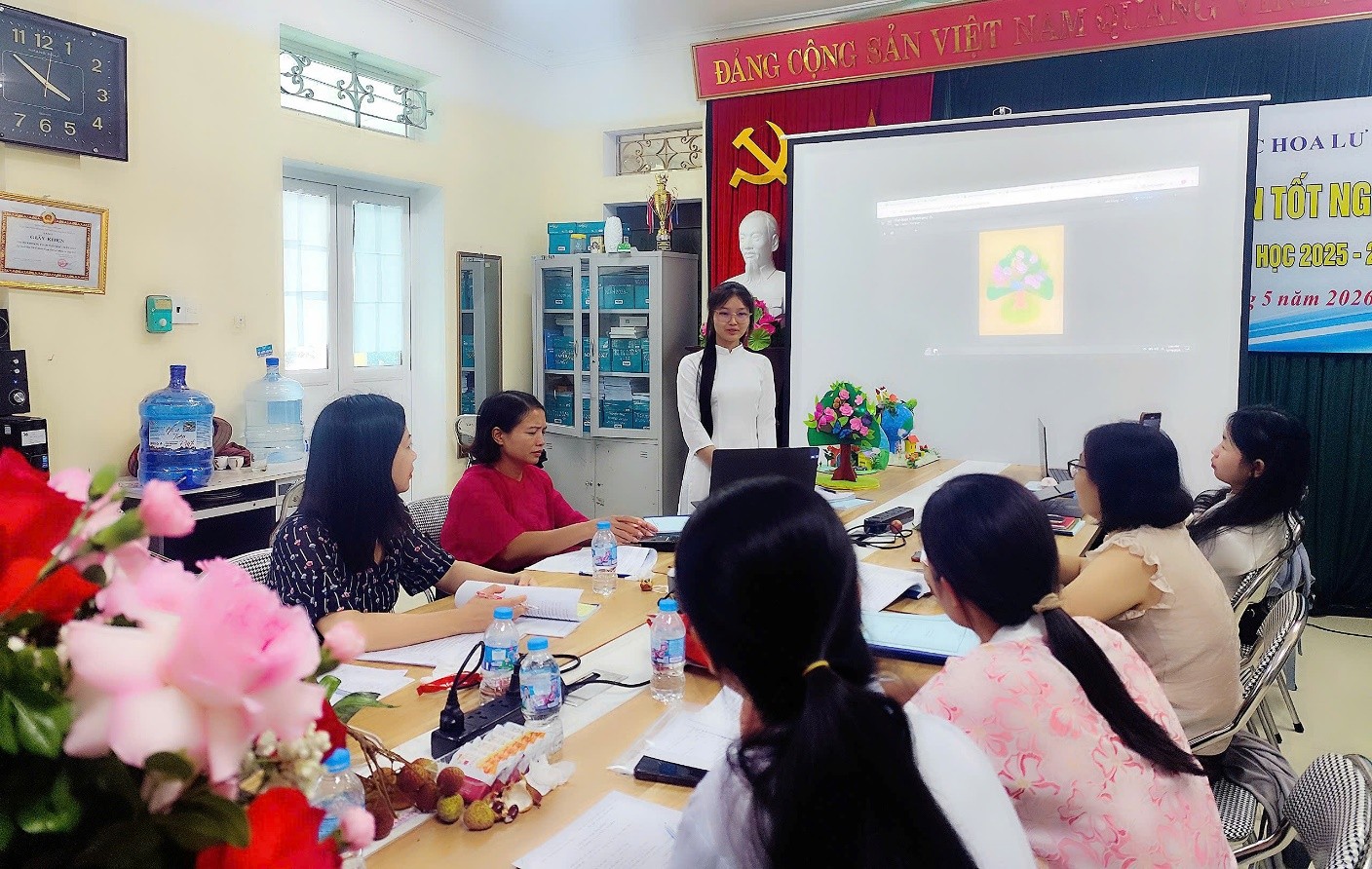 CHẤM KHÓA LUẬN TỐT NGHIỆP CỦA SINH VIÊN KHÓA D15 KHOA SƯ PHẠM TIỂU HỌC – MẦM NON