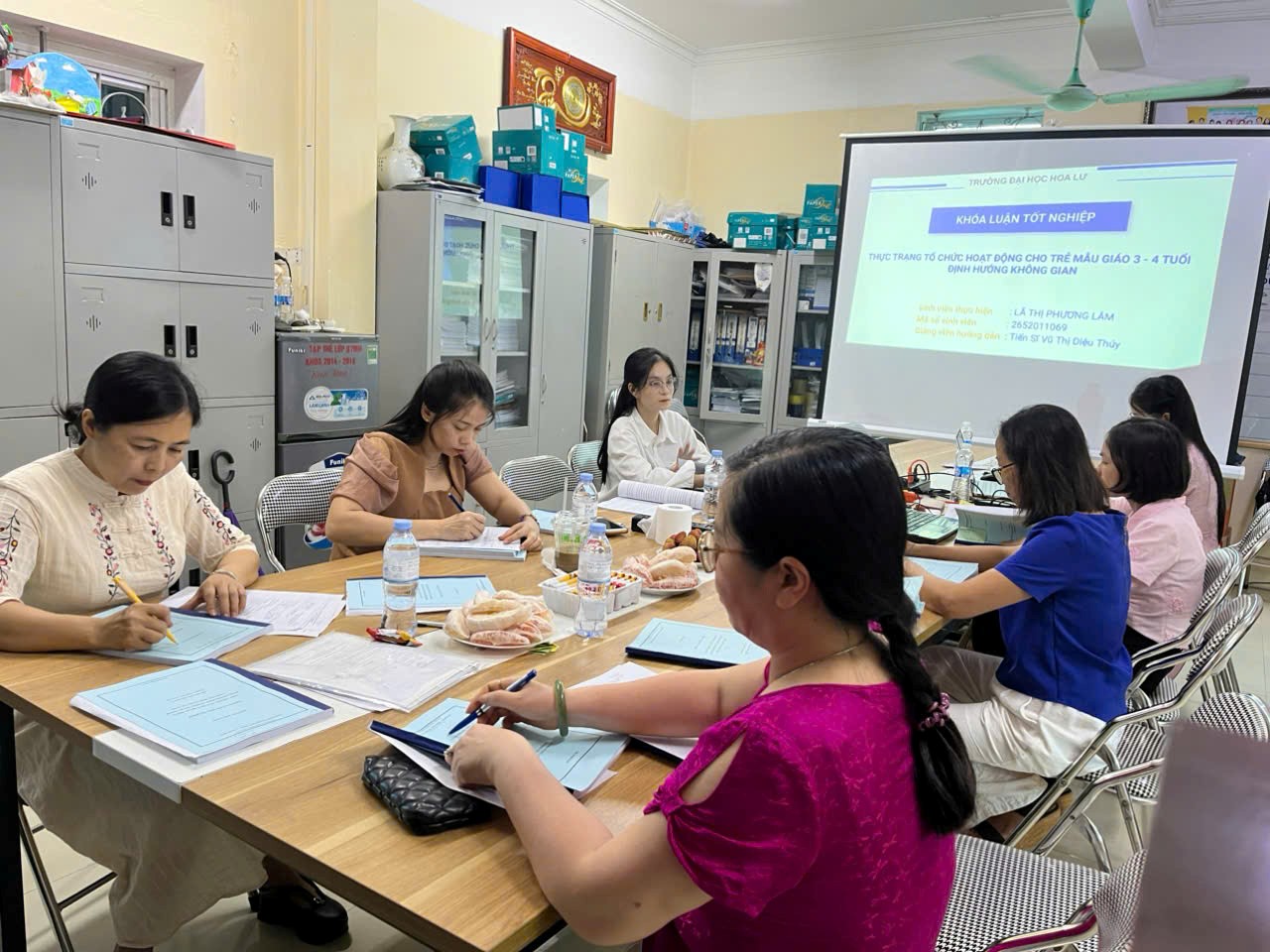 CHẤM KHÓA LUẬN TỐT NGHIỆP CỦA SINH VIÊN KHÓA D15 KHOA SƯ PHẠM TIỂU HỌC – MẦM NON