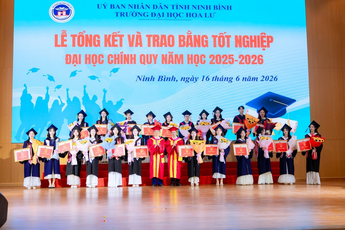 Trường Đại học Hoa Lư tổ chức lễ tổng kết và trao bằng tốt nghiệp Đại học hệ chính quy khóa D15 (2022-2026)