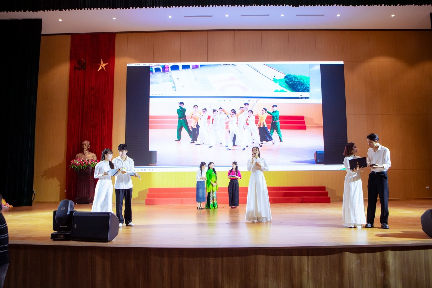Trường Đại học Hoa Lư tổ chức lễ tổng kết và trao bằng tốt nghiệp Đại học hệ chính quy khóa D15 (2022-2026)