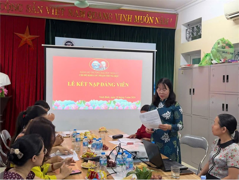 Lễ kết nạp Đảng cho sinh viên: Dấu mốc trưởng thành của tuổi trẻ Trường Đại học Hoa Lư