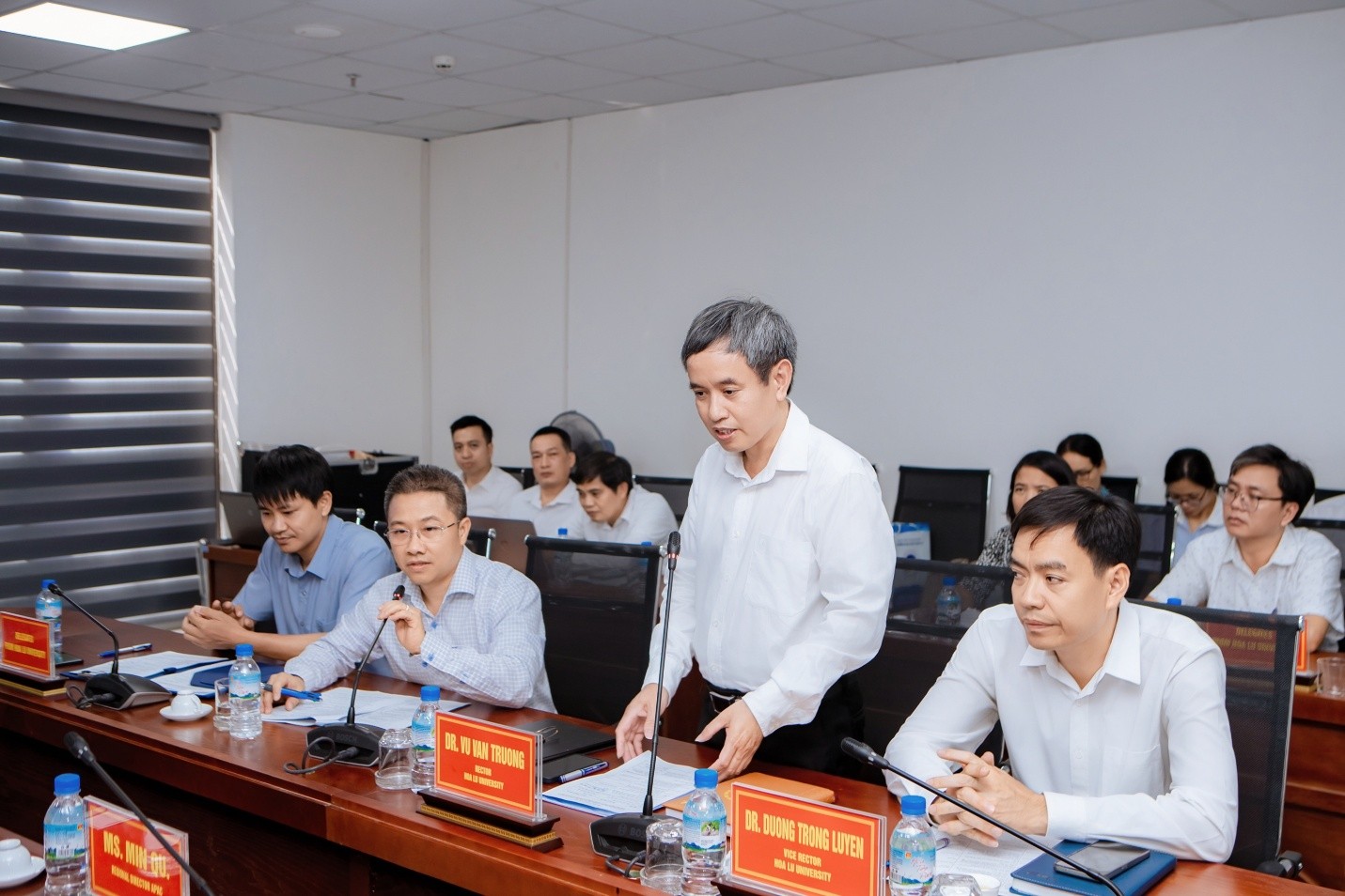 Trường Đại học Hoa Lư làm việc với Đoàn công tác Cambridge University Press & Assessment, REAP VN247 và ký kết Biên bản ghi nhớ với REAP VN247
