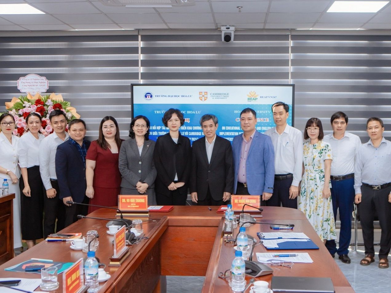 Trường Đại học Hoa Lư làm việc với Đoàn công tác Cambridge University Press & Assessment, REAP VN247 và ký kết Biên bản ghi nhớ với REAP VN247