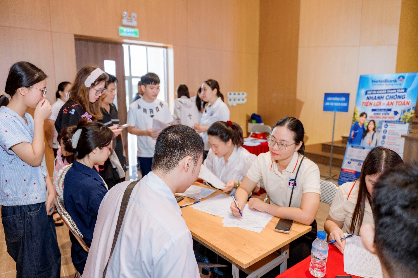 Trường Đại học Hoa Lư đón gần 1.200 tân sinh viên trong hai ngày nhập học năm học 2026-2027