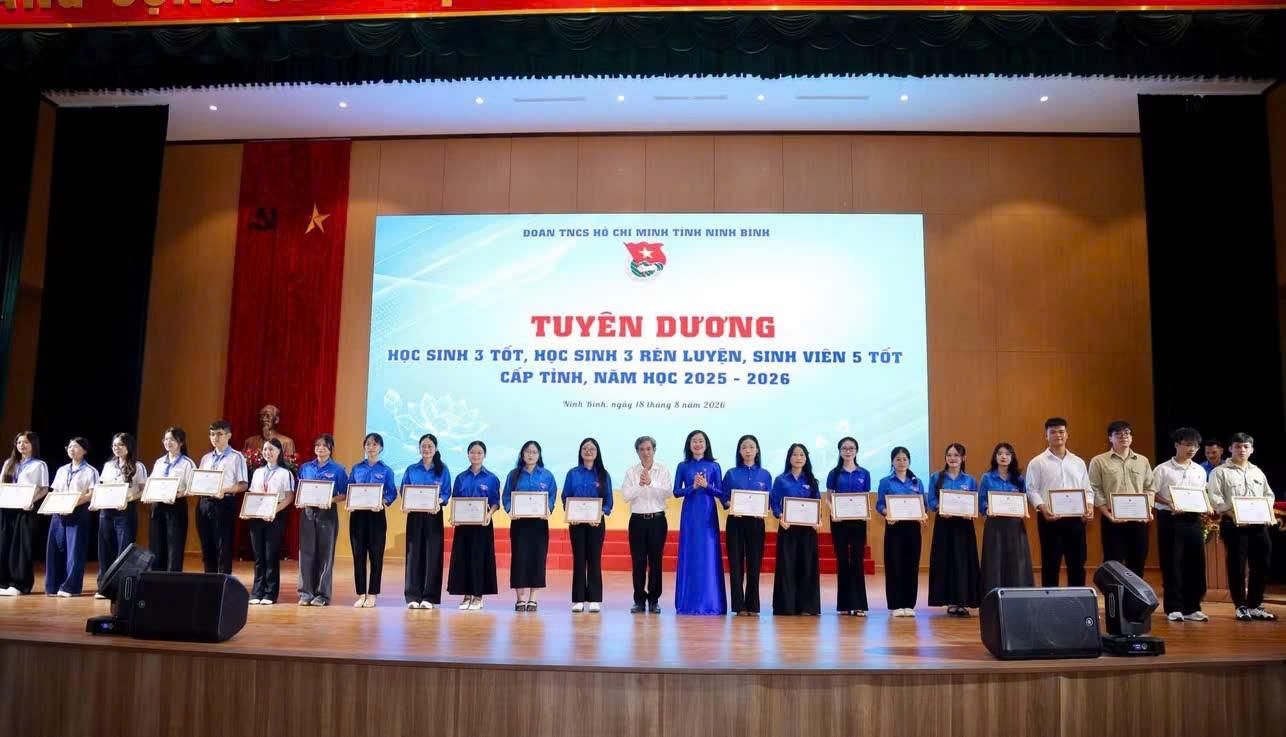 Sinh viên Trường Đại học Hoa Lư được tuyên dương danh hiệu “Sinh viên 5 tốt” cấp tỉnh năm học 2025 – 2026