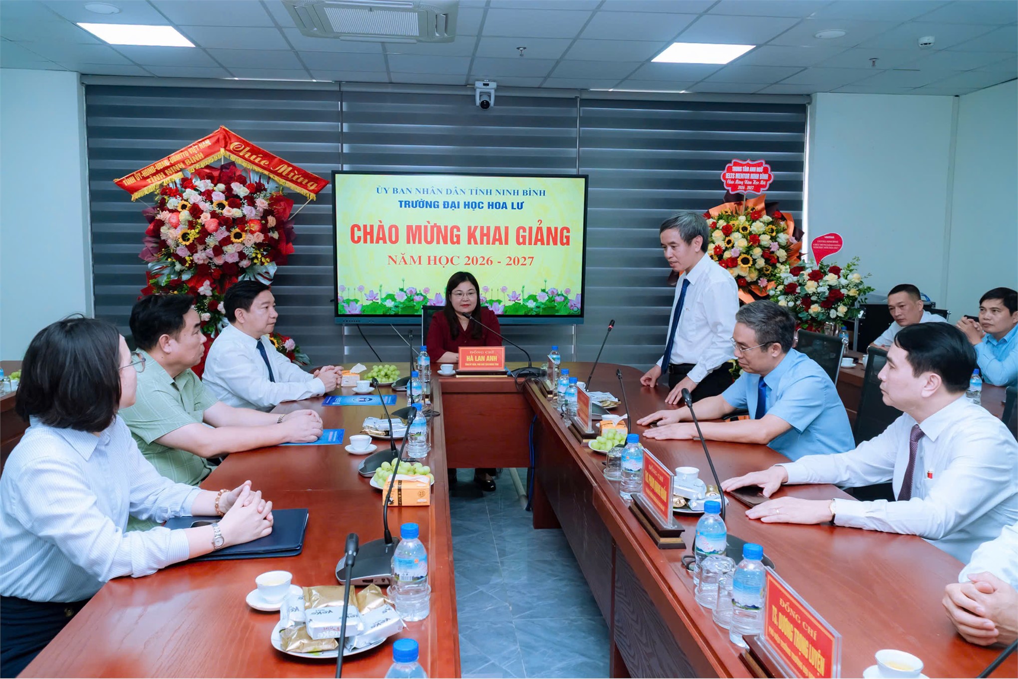 Lãnh đạo UBND tỉnh thăm, làm việc và chúc mừng khai giảng tại Trường Đại học Hoa Lư