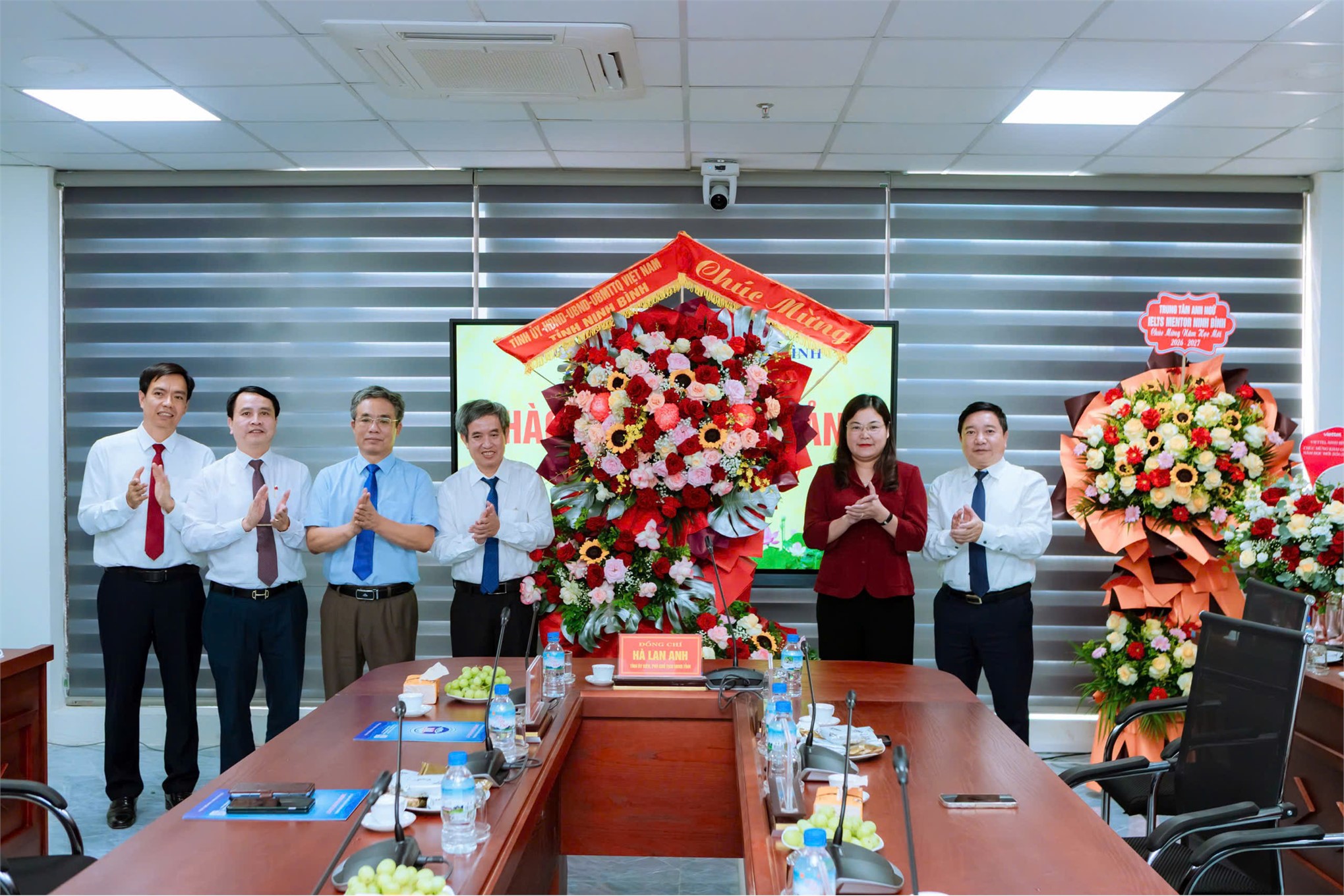 Lãnh đạo UBND tỉnh thăm, làm việc và chúc mừng khai giảng tại Trường Đại học Hoa Lư